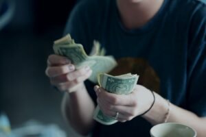Cash Stuffing vs Digital Tracking: Which Actually Works for Families
