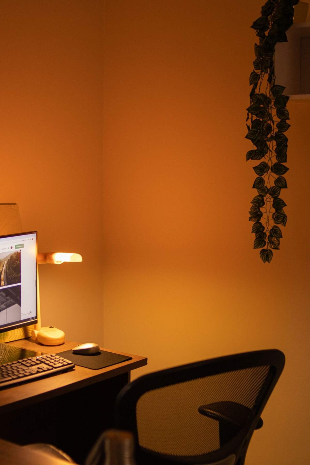 Design Your Own Comfort: A Work-From-Home Setup, Travel Habits and a Life That Fits
